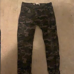 Camo Levi jogger’s (Width 26 - length 26)